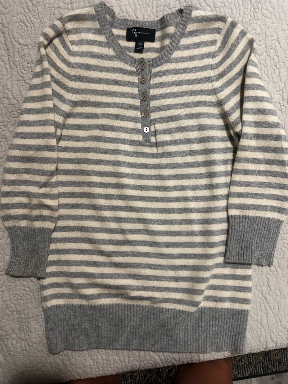 Aqua Cashmere Women’s XS 100% Cashmere Striped Henley Sweater Gray Ivory